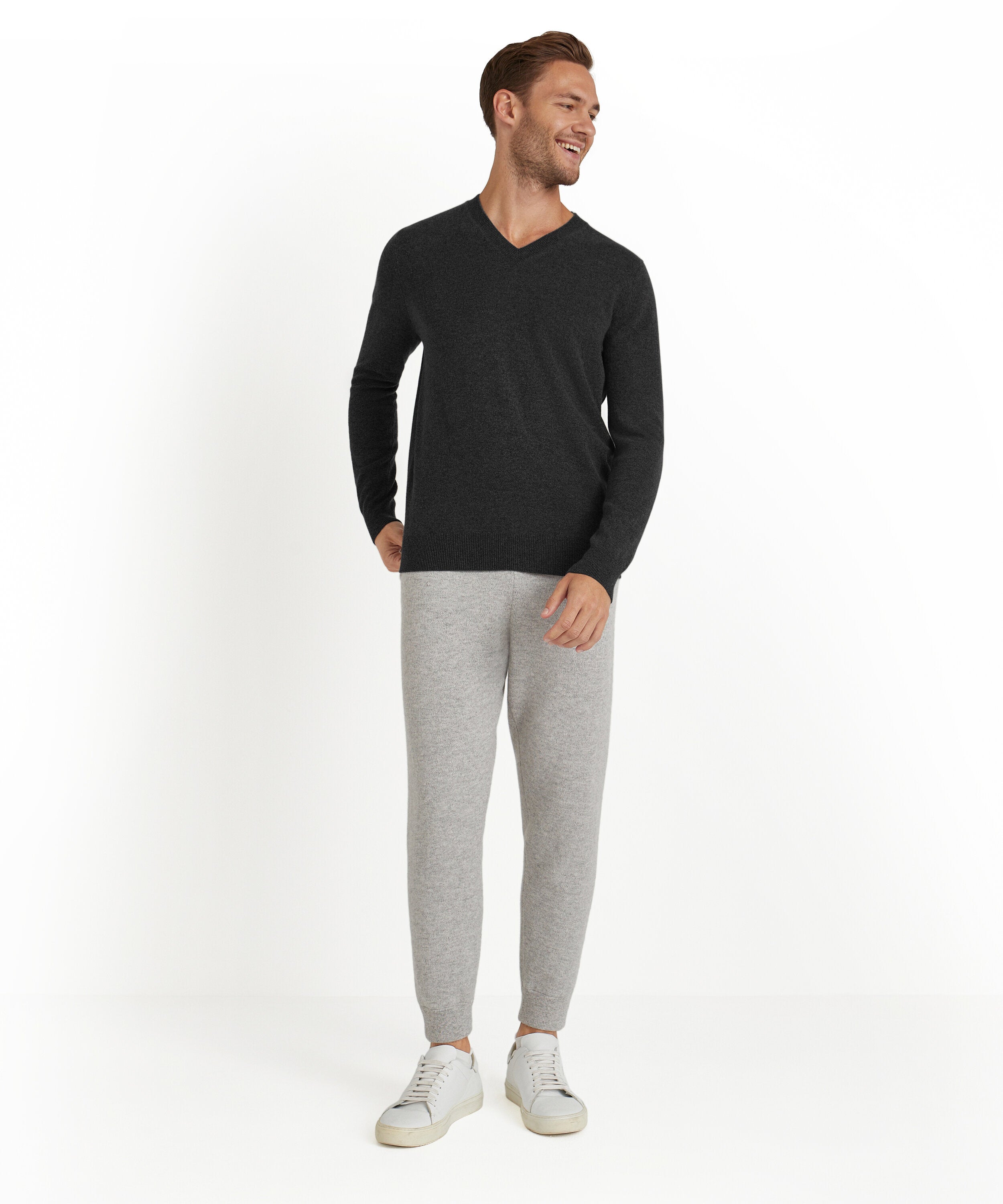Falke Men Pullover V-neck - Men - black