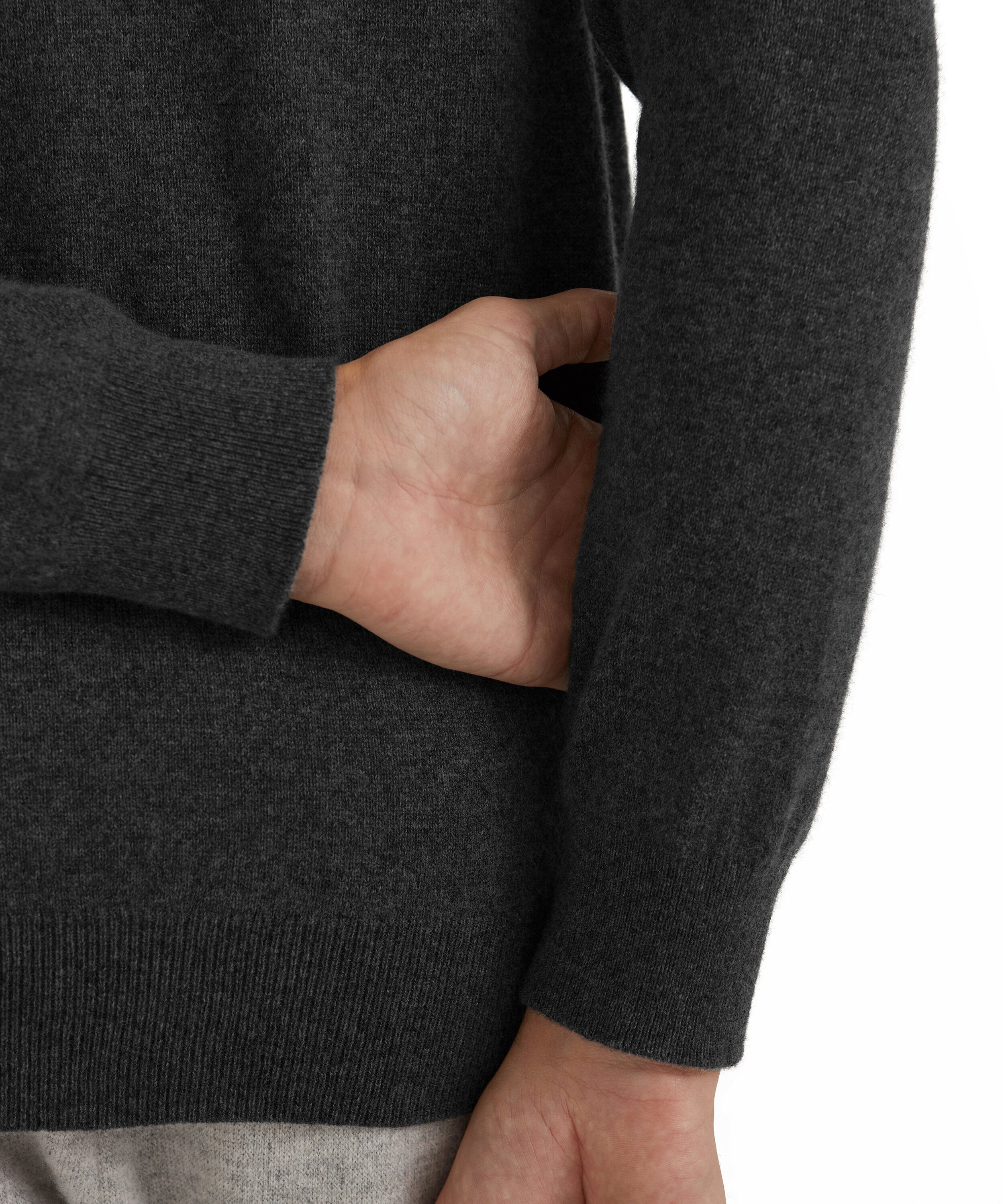 Falke Men Pullover V-neck - Men - black
