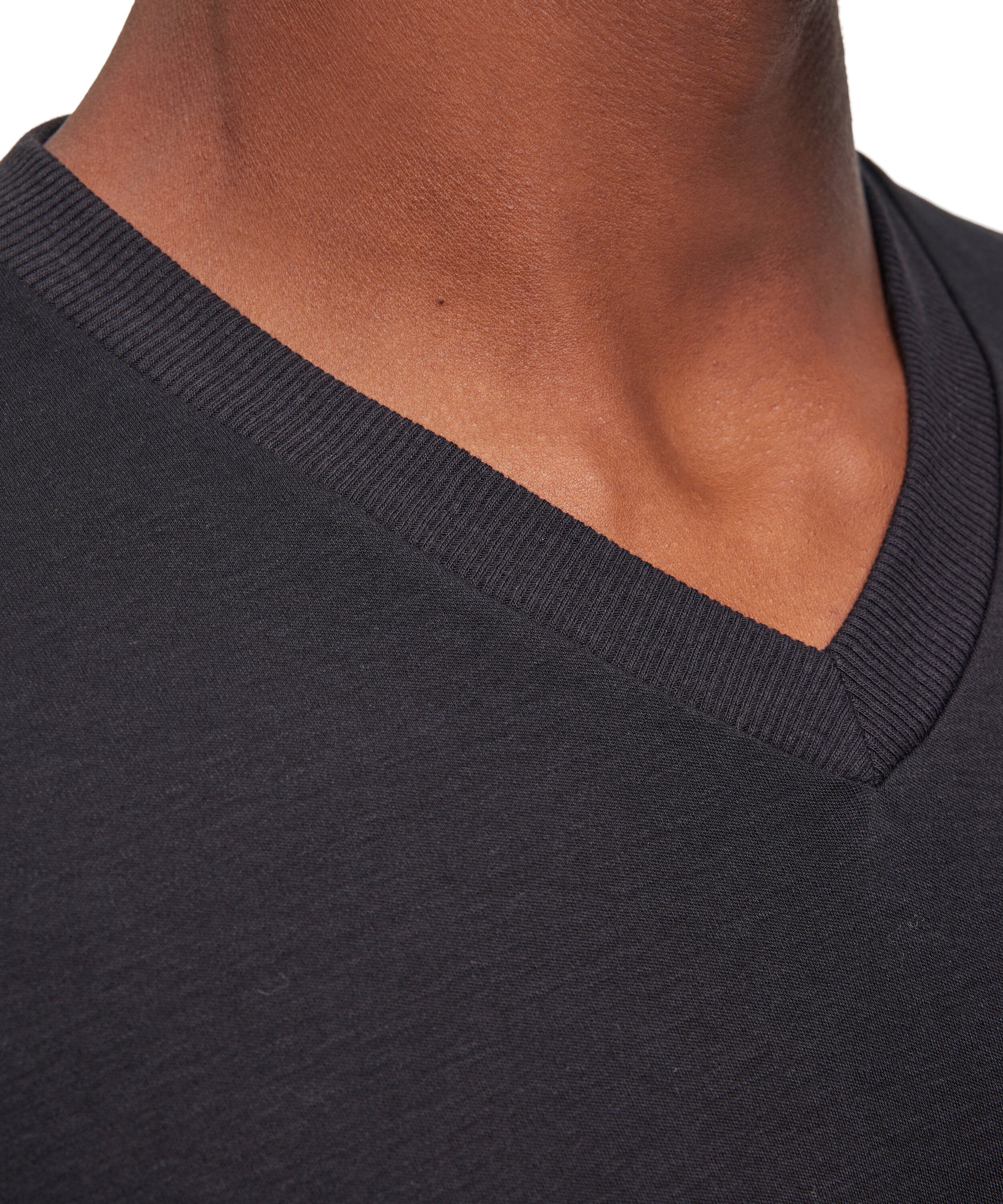 Falke Men T-Shirt V-neck - Men - black