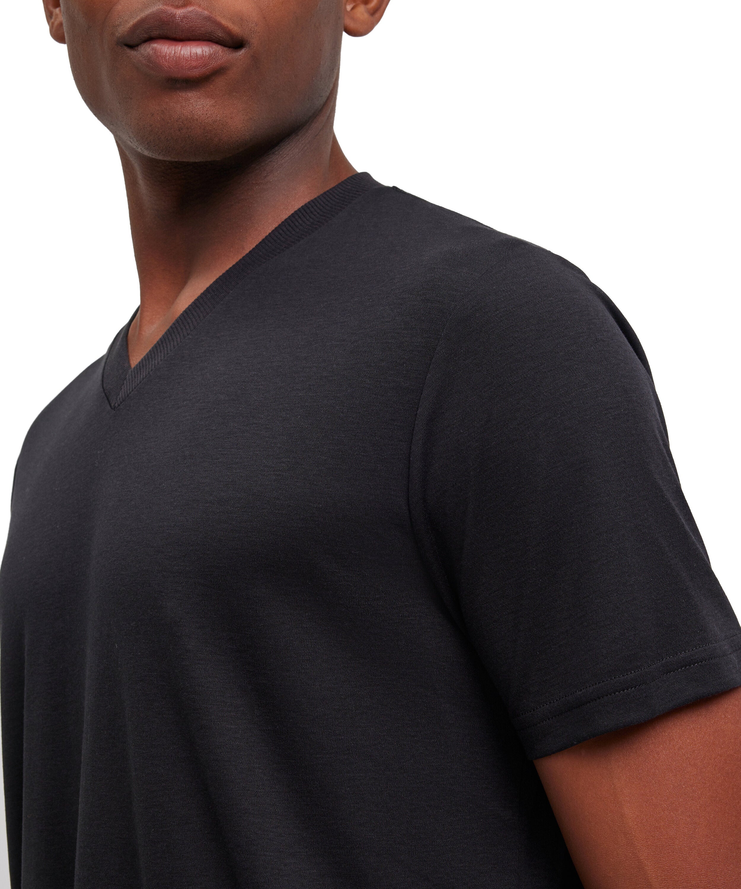 Falke Men T-Shirt V-neck - Men - black