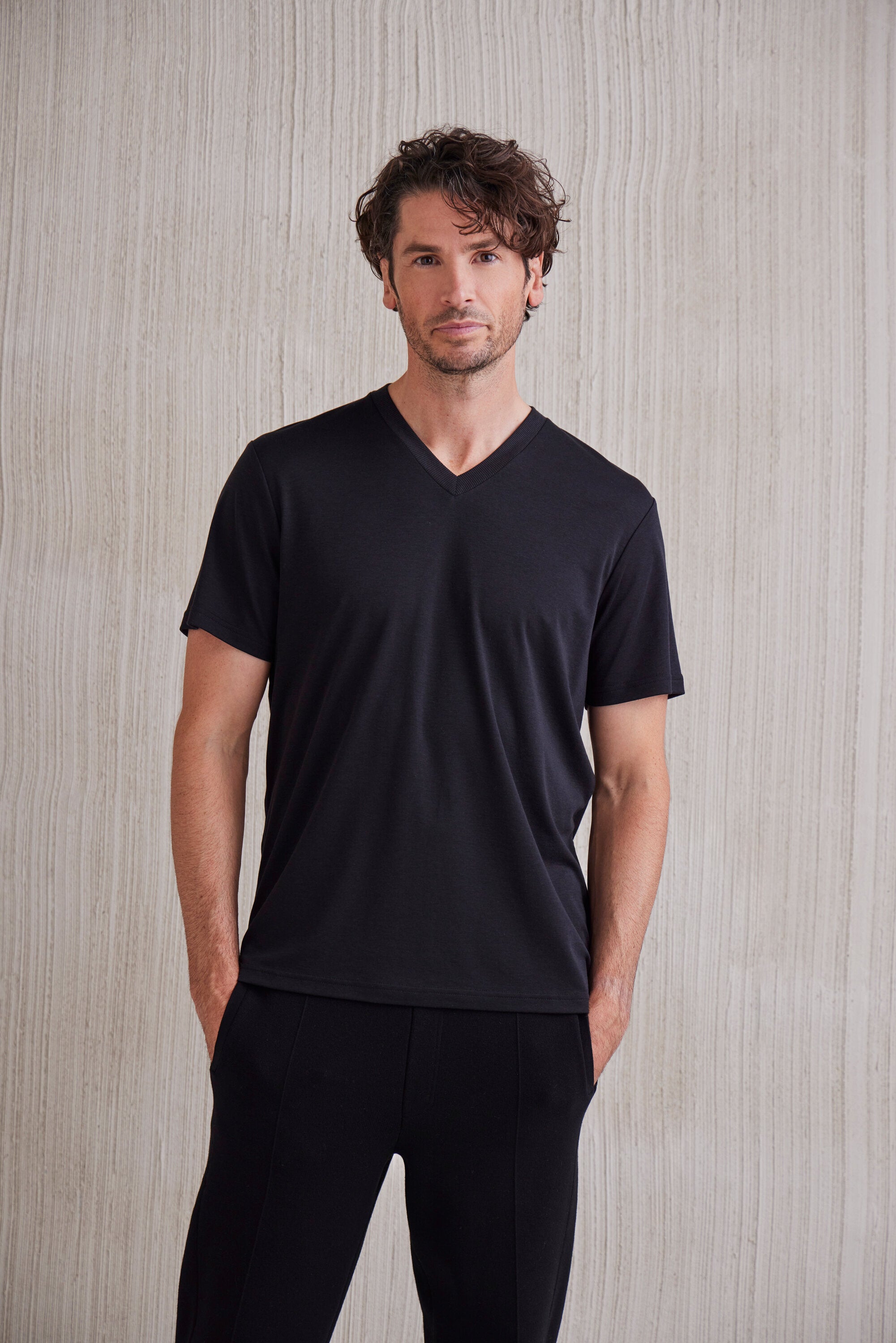 Falke Men T-Shirt V-neck - Men - black